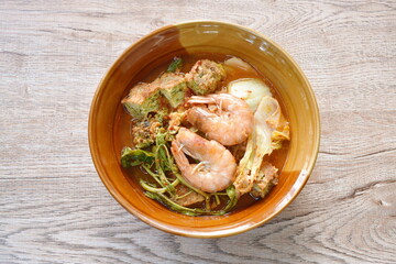 boiled shrimp and fried egg stuffed climbing wattle vegetable in spicy sour soup on bowl