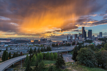 Fototapeta premium Amazing sunset over Seattle. View from dr. Jose Rizal bridge