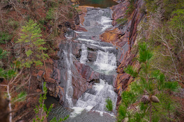 Outlooks around Tallulah Falls are in northeast of Atlanta, Habersham and Rabun County, Georgia. They are a series of six waterfalls cascading through Tallulah Gorge, an ancient 1,000-foot chasm carve - obrazy, fototapety, plakaty