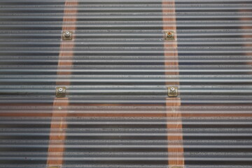 サンルームの屋根の透明な波板　斜め