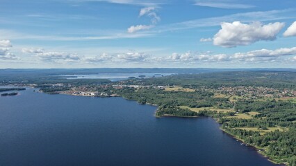 Fototapeta na wymiar Survol du lac Siljan en Suède entre Rattvik et Mora