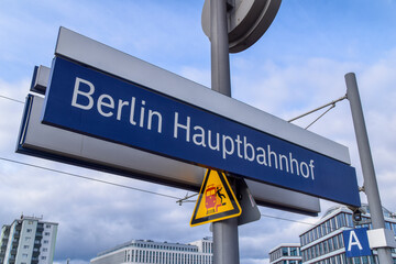 Obraz premium Berlin, Germany - MAR 26, 2023: Day before the traffic strike. Train at Berlin main railway station Hauptbahnhof Hbf in Germany.