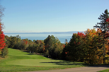 Fototapeta premium Scenic golf holes in the fall season