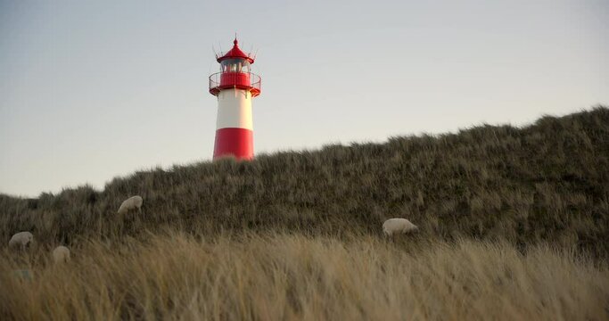 Leuchtturm in den D&uuml;nen auf der Insel Sylt, Slowmotion