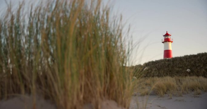 Leuchtturm in den D&uuml;nen auf der Insel Sylt, Slowmotion