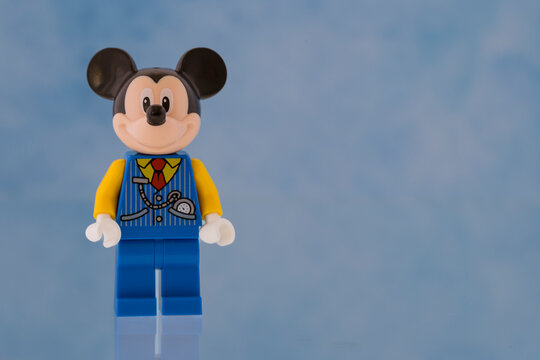 Dortmund - Deutschland 2. April 2023 lego Minifigure Mickey Mouse von Walt Disney