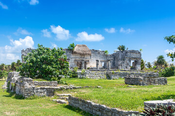 Fototapeta na wymiar Mexico ancient Mayan city on the Caribbean coast in Tulum.