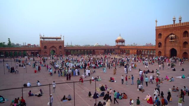 Jama Masjid is one of the largest Indian mosques, built by mughal, located in New Delhi, India
