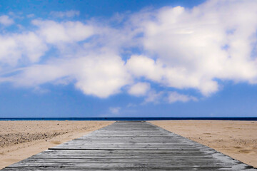 Obraz na płótnie Canvas Strand und Himmel mit Wolken