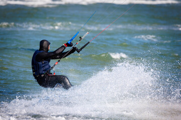 Obraz premium one kitesurfer surfing in stormy weather on the baltic sea