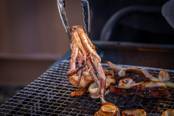 炭火で焼くイカゲソ　BBQ	