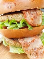 Obraz premium hamburger potatoes beef lettuce double big