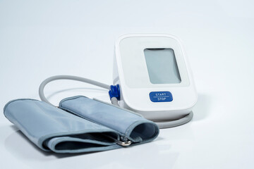 Digital monitor for measuring blood pressure