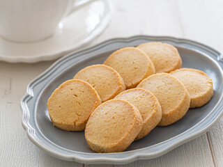 皿の上のバタークッキー