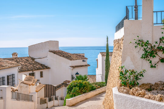 Fototapeta Altea old town with narrow streets and whitewashed houses. Architecture in small picturesque village of Altea near Mediterranean sea, Alicante province, Valencian Community, Spain