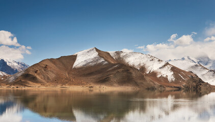 Fototapeta na wymiar Muztagh Ata and Karakul Lake in Kashgar, Xinjiang 