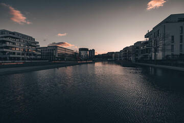 Fototapeta premium Sonnenuntergang in der grünen Mitte von Essen