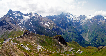 Fototapeta na wymiar Panorama of the Grossglockner National Park, Austria