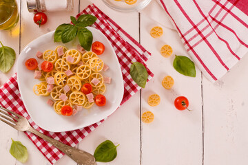 Ruote pasta with tomato and ham.