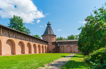 Fototapeta na wymiar Suzdal, Russia. The fortification tower of The Saviour Monastery of St. Euthymius.