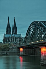 Fototapeta premium Cologne Cathedral and the Hohenzollern Bridge at dusk
