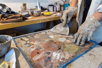 Girl is working with the paint in the studio.