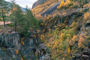 Fototapeta na wymiar Mountain canyon near Rjukan, picturesque Norwegian autumn