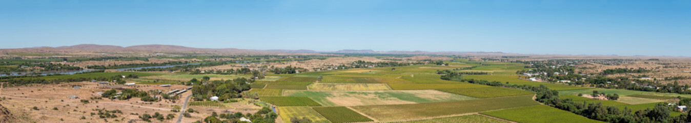 West view from Tierberg. Keimoes, flooded Orange River visible