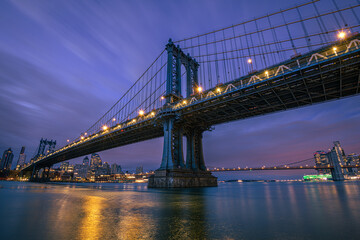 Fototapeta na wymiar Sunrise at Manhattan Bridge