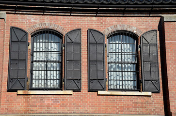 倉庫の窓