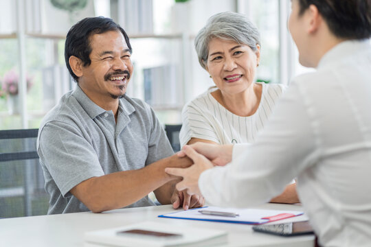 Asian seniors who are healthy, in a good mood, smiling, talking with financial or life insurance staff to take care of life after retirement.