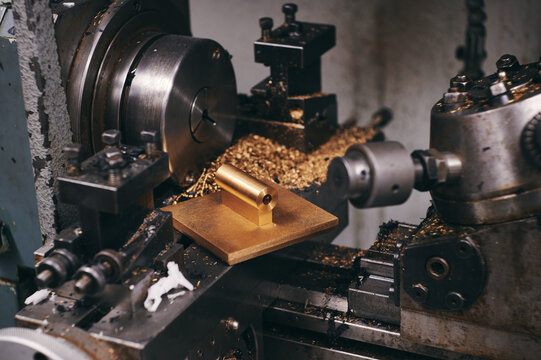 a metal lathe with a piece of wood on it