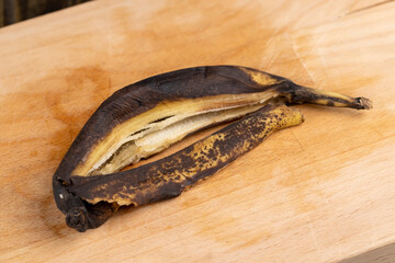 still an edible banana whose peel is covered with black spots