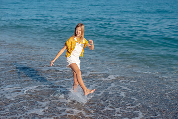 girl walks along the seashore