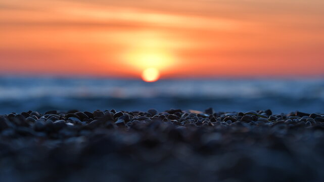 Tramonto sul mare in primavera
