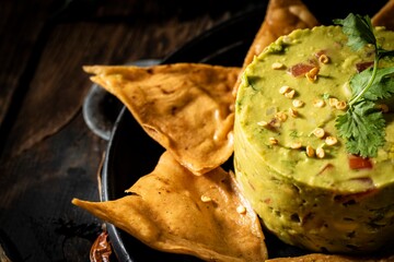 guacamole with nachos