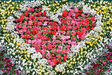 ハートに整えられた花壇