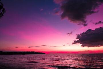 Fototapeta na wymiar Beautiful sunset over the sea on pink sky for travel and vacation