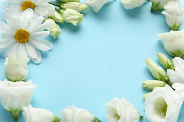 Obraz na płótnie Canvas Frame made of beautiful eustoma and chamomile flowers on color background, closeup