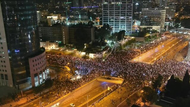 Thousands protesting against israeli government,Aerial,night 2023
plans by prime minister Benjamin Netanyahu new government to trample the legal system and the supreme court
Tel Aviv, Israel, February