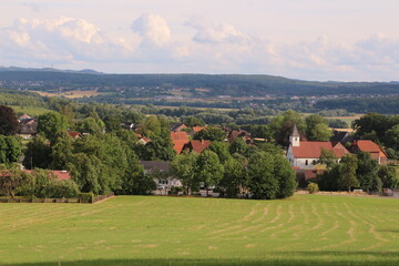 Blick über das Ruhrtal bei Ense im Kreis Soest	