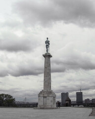 Fototapeta na wymiar kalemegdan estatua en belgrado
