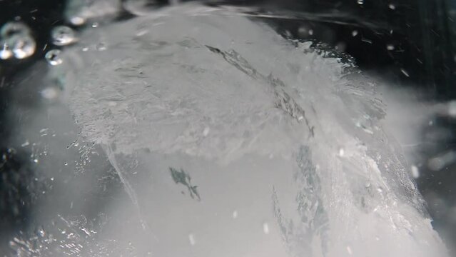 Movement of melting ice in water