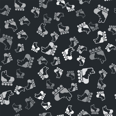 Fototapeta na wymiar Grey Roller skate icon isolated seamless pattern on black background. Vector