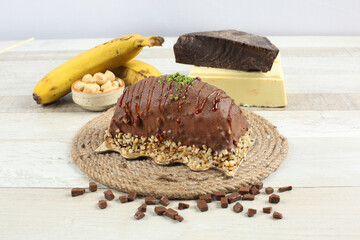 malaga cake with bananas and chocolate