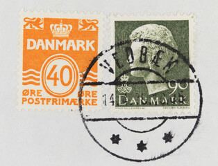 briefmarke stamp vintage retro alt old orange green grün denmark dänemark danmark krone crown gestempelt frankiert cancel rund round vadbaek 90 profile kopf head 40 post letter mail brief