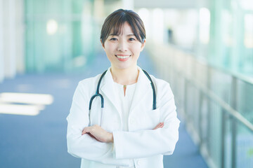 病院　医者　日本人女性　ポートレート