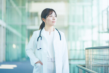 病院　医者　日本人女性　ポートレート