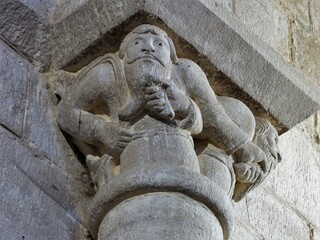 chapiteau, église de saint-robert, (corrèze) - 588703986