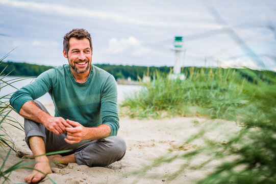 Adult man enjoying a relaxing moment on the beach - Powered by Adobe